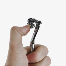Load image into Gallery viewer, Zinc and Stainless Steel Razor with Pivoting Head